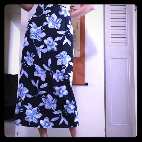 Beautiful Indigo Skirt with White & Blue Flowers M - Picture 1 of 4